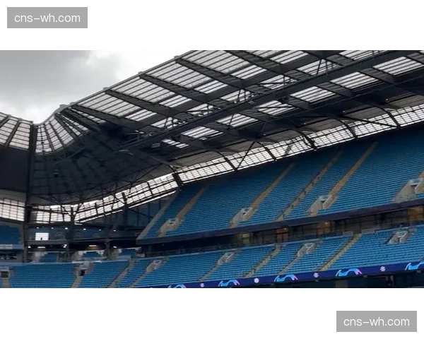 消息：伊蒂哈德球场测试新型草皮，据称可减少任意球人墙起跳打滑风险